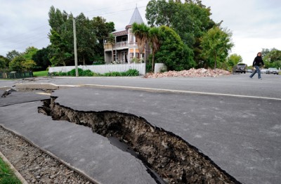 What are the major dangers of earthquakes?
