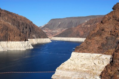 Lake Mead, with the "bathtub rings" showing the previous water level. Image source: earthmagazine.org