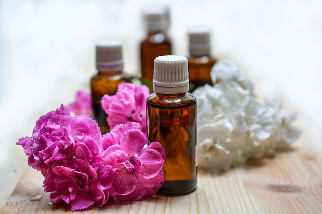 8 Essential Oil Alternatives To Over-The-Counter Drugs