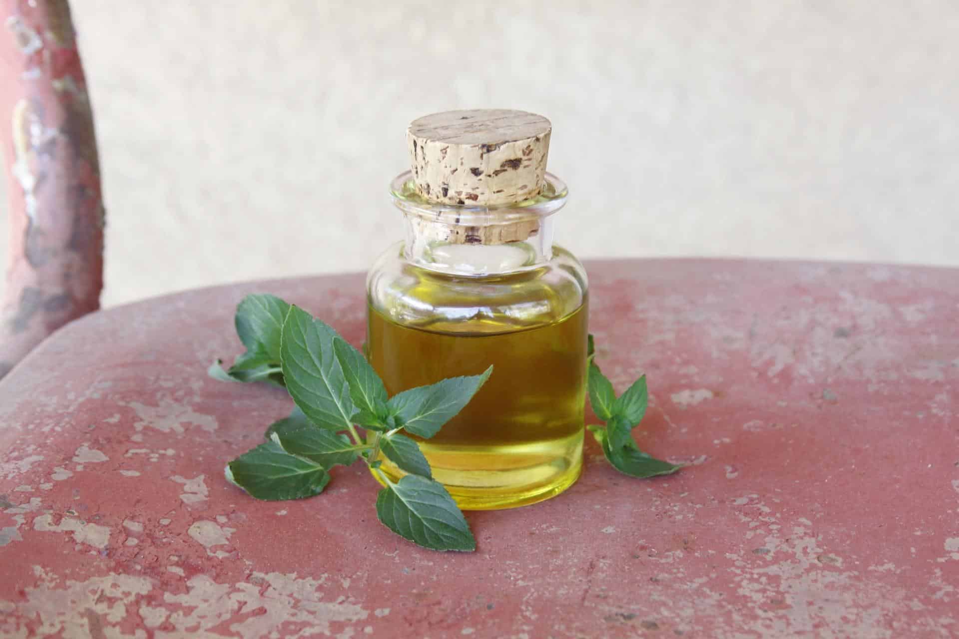 The 6 Most Versatile Essential Oils You Can Own (You Already Have No. 2, Right?)