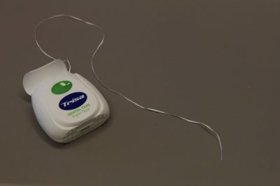 http://www.offthegridnews.com/extreme-survival/8-life-saving-survival-uses-for-basic-ordinary-dental-floss/