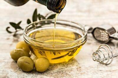 15 Surprising & Practical Off-Grid Uses For Olive Oil