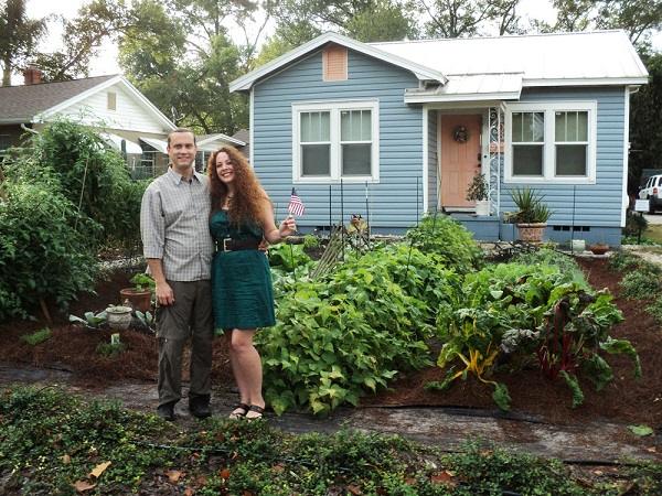 Orlando couple front yard garden