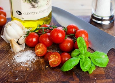 basil garlic tomato