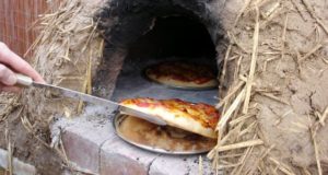 How To Quickly Build A Survival Oven Using Dirt, Water And Sticks
