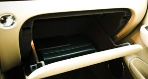 5 Emergency Items That Should Be In Your Car’s Glove Compartment Right Now