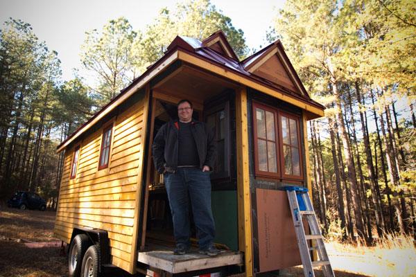 Off-Grid Living In A 150-Square-Foot Tiny Home - Off The Grid News