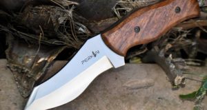 3 Steel Types That Make The Best Bushcraft Knives