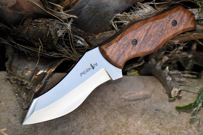3 Steel Types That Make The Best Bushcraft Knives