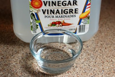 7 Off-Grid, Surprising Reasons You Should Stockpile Vinegar