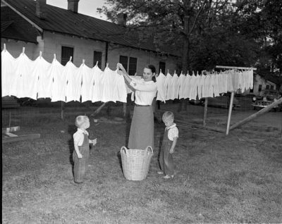Off-Grid Laundry: How To Do It Exactly Like Grandma Did (And Why You'd Want To)