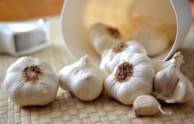9 Ancient Heal-Everything Uses For Garlic That STILL Work Today