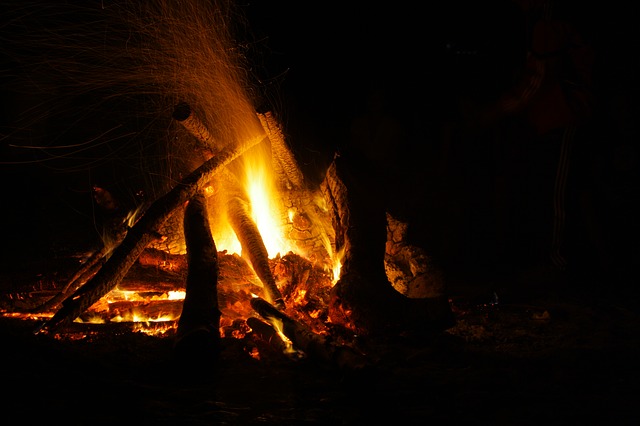 The Survivalist's Clever Trick For Making A Smoke-Less, Undetectable Fire
