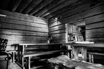 How To Build A Log Cabin, Just Like The Pioneers Did
