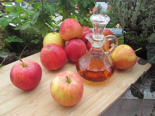 The Simplest And Quickest Way To Make Apple Cider Vinegar, From Scratch