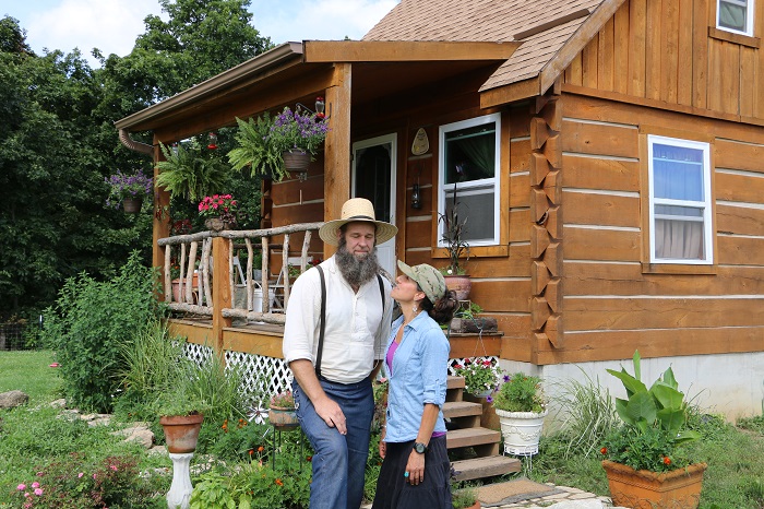 How To Build An Off-Grid Home Without ANY Construction Skills