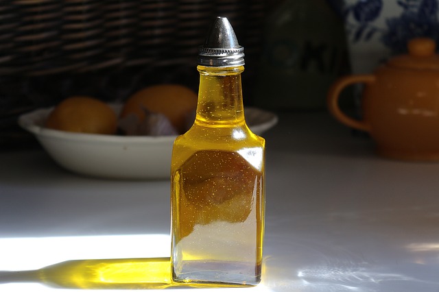 15 Surprising & Practical Off-Grid Uses For Olive Oil
