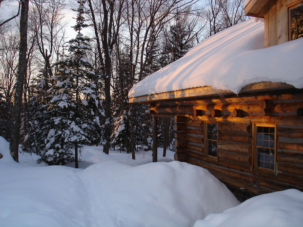 Does ‘Banking Snow’ Around A Home Really Make It Warmer?