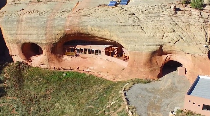 It’s An Off-Grid House Hidden In Utah’s Cliffs – And It’s For Sale
